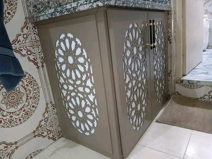 خزانة حمام بتقطيع ليزر